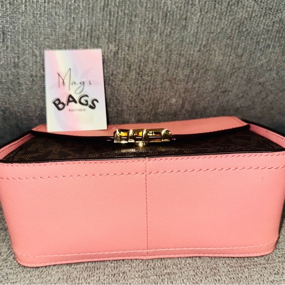 Michael Kors: MK Logo Signature Monogram Flap Primrose Crossbody Bag - Picture 12 of 13